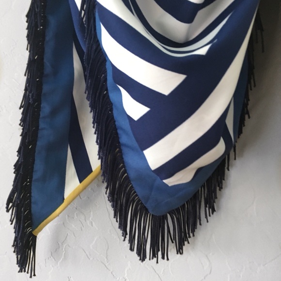 🆕 ECHO BLUE WHITE YELLOW STRIPED TRIANGLE SCARF - Picture 4 of 5
